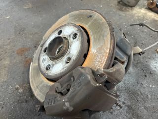 bontott AUDI A2 Jobb első Csonkállvány Kerékaggyal