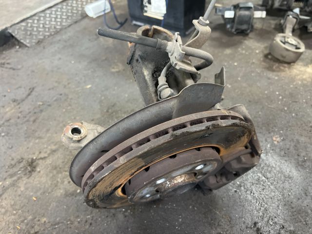 bontott AUDI A2 Jobb első Csonkállvány Kerékaggyal