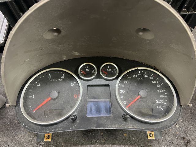 bontott AUDI A2 Kilométeróra