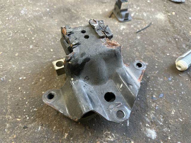 bontott AUDI A2 Motor Tartó Bak (Pozíciófüggetlen)