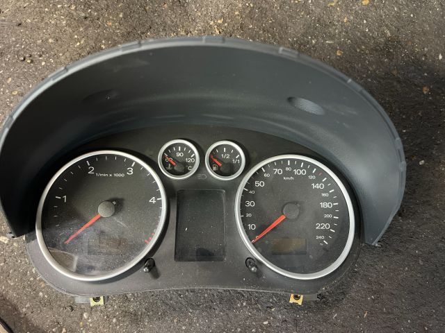 bontott AUDI A2 Kilométeróra