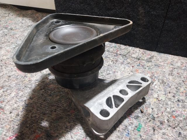 bontott AUDI A2 Motor Tartó Bak Jobb