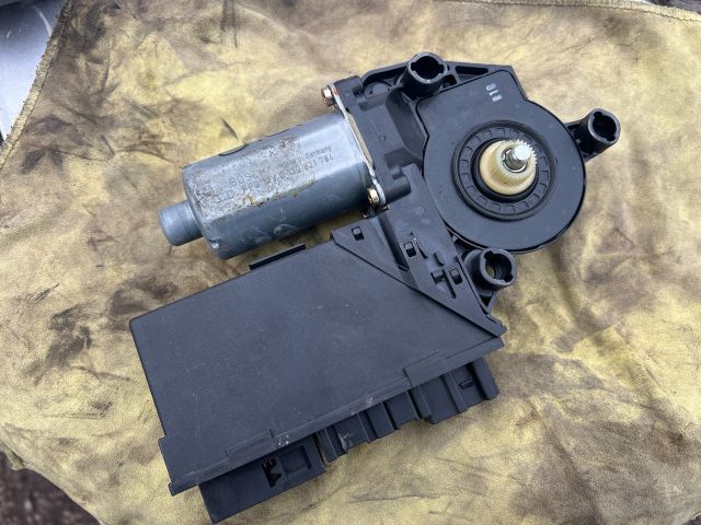 bontott AUDI A2 Bal első Ablakemelő Motor