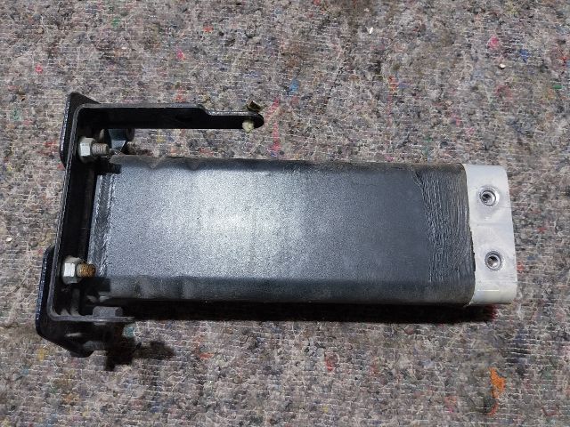 bontott AUDI A2 Bal első Lökhárító Merevítő Tartó (Fém)