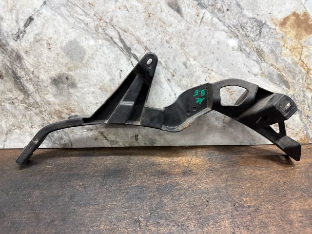 bontott AUDI A2 Bal első Lökhárító Tartó (Műanyag)