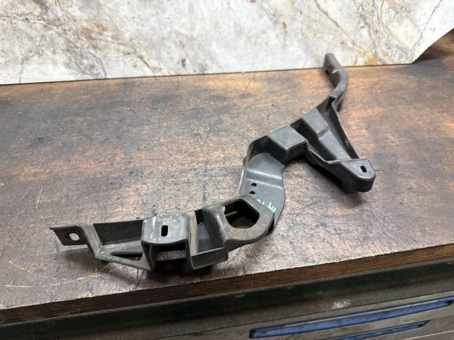 bontott AUDI A2 Bal első Lökhárító Tartó (Műanyag)