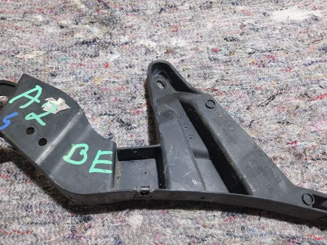 bontott AUDI A2 Bal első Lökhárító Tartó (Műanyag)