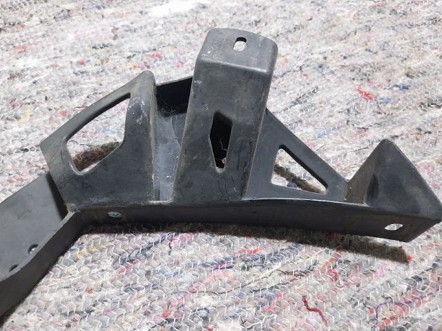 bontott AUDI A2 Bal első Lökhárító Tartó (Műanyag)