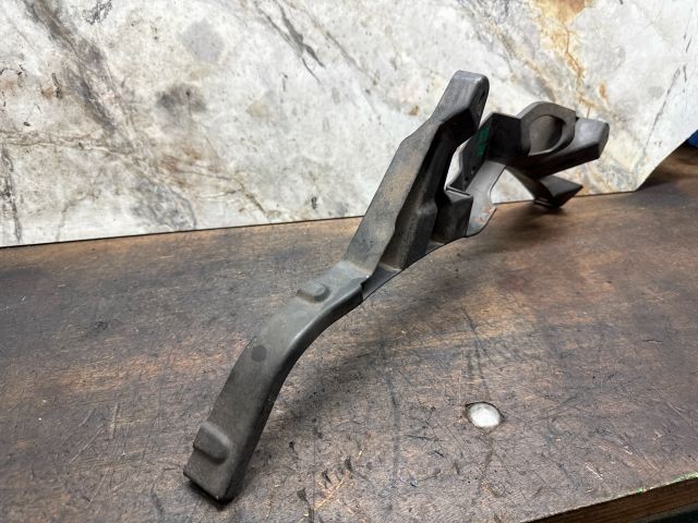 bontott AUDI A2 Bal első Lökhárító Tartó (Műanyag)