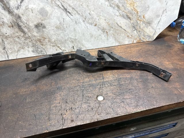 bontott AUDI A2 Bal első Lökhárító Tartó (Műanyag)