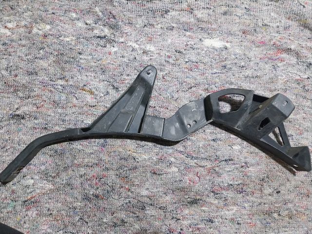 bontott AUDI A2 Bal első Lökhárító Tartó (Műanyag)