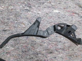 bontott AUDI A2 Bal első Lökhárító Tartó (Műanyag)