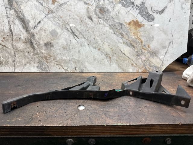 bontott AUDI A2 Bal első Lökhárító Tartó (Műanyag)