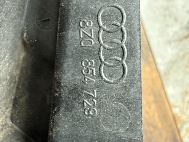 bontott AUDI A2 Bal első Lökhárító Tartó (Műanyag)