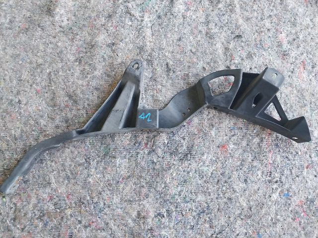 bontott AUDI A2 Bal első Oldal Lökhárító Tartó (Műanyag)