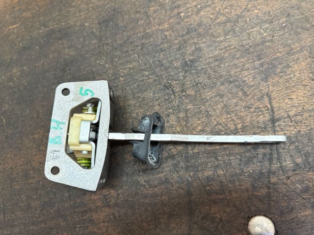 bontott AUDI A2 Bal hátsó Ajtóhatároló