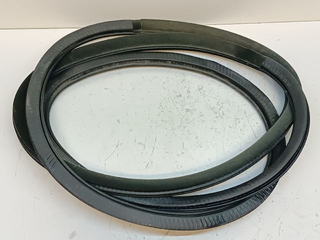 bontott AUDI A2 Bal hátsó Gumikéder