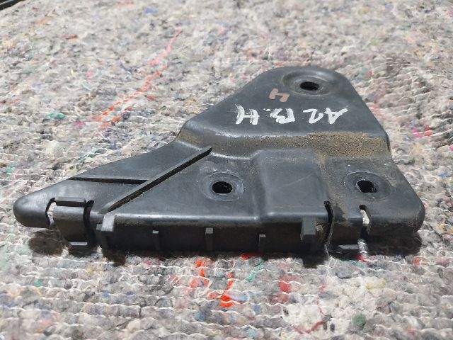 bontott AUDI A2 Bal hátsó Oldal Lökhárító Tartó (Műanyag)