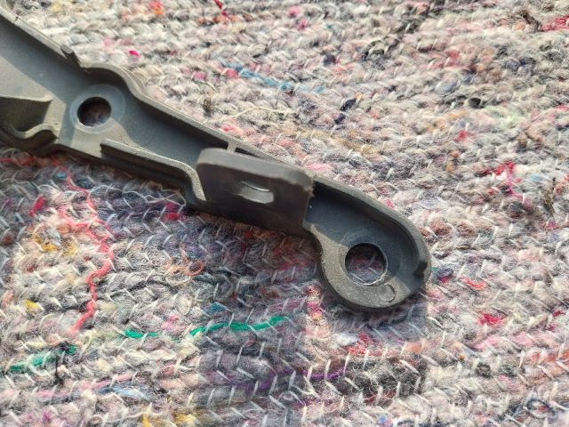 bontott AUDI A2 Bal hátsó Oldal Lökhárító Tartó (Műanyag)