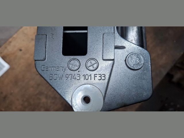 bontott AUDI A2 Bal Lökhárító Tartó Nyúlványvég