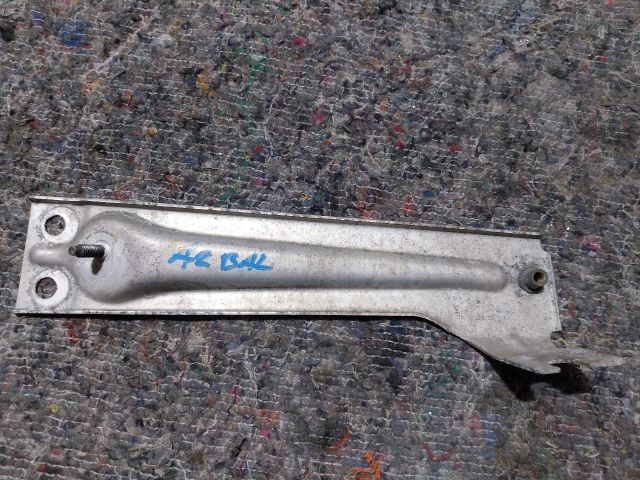 bontott AUDI A2 Bal Sárvédő Oldaltartó