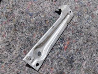 bontott AUDI A2 Bal Sárvédő Oldaltartó