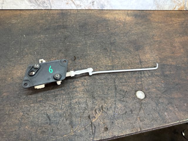 bontott AUDI A2 Csomagtérajtó Zárszerkezet