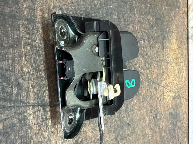 bontott AUDI A2 Csomagtérajtó Zárszerkezet