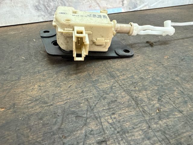 bontott AUDI A2 Csomagtérajtó Zárszerkezet