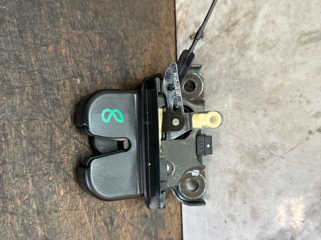 bontott AUDI A2 Csomagtérajtó Zárszerkezet