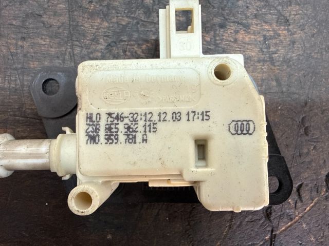 bontott AUDI A2 Csomagtérajtó Zárszerkezet