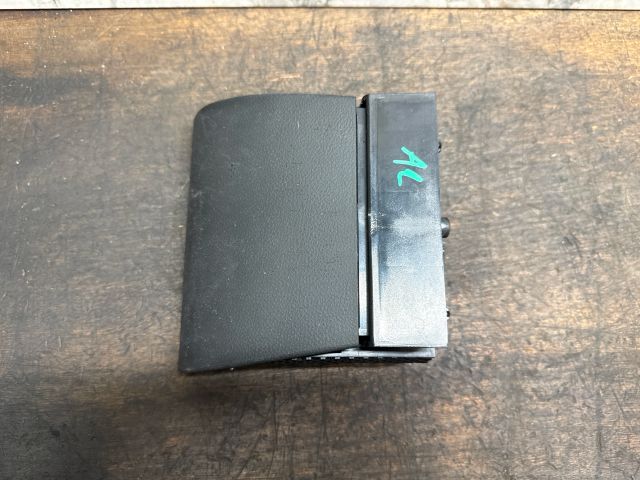 bontott AUDI A2 Első Hamutartó