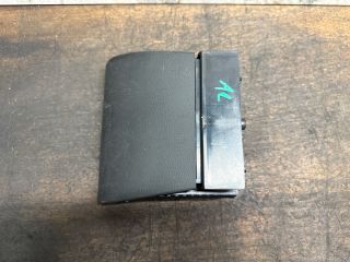 bontott AUDI A2 Első Hamutartó