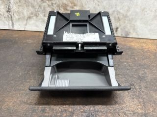 bontott AUDI A2 Első Hamutartó