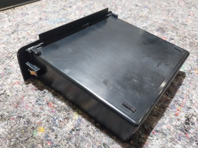 bontott AUDI A2 Első Tároló Rekesz