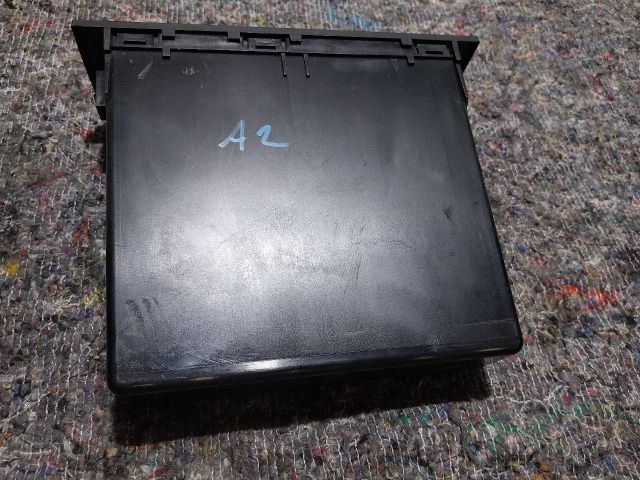 bontott AUDI A2 Első Tároló Rekesz