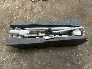 bontott AUDI A2 Emelő