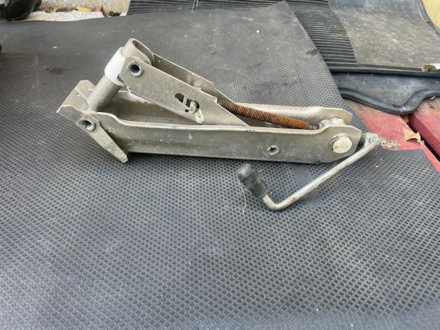 bontott AUDI A2 Emelő