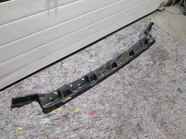 bontott AUDI A2 Hátsó középső Lökhárító Tartó (Műanyag)