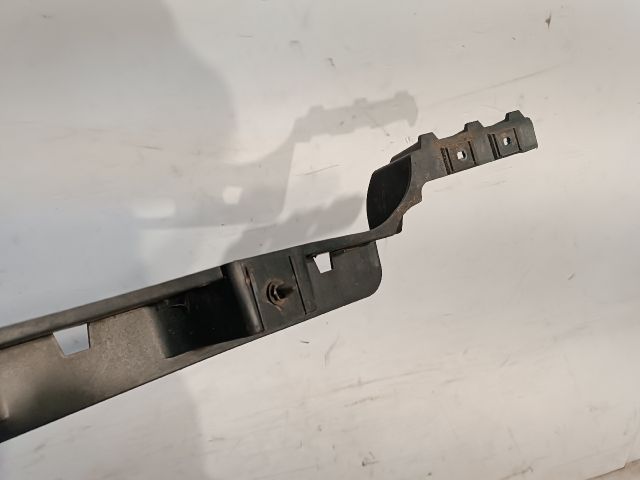 bontott AUDI A2 Hátsó középső Lökhárító Tartó (Műanyag)