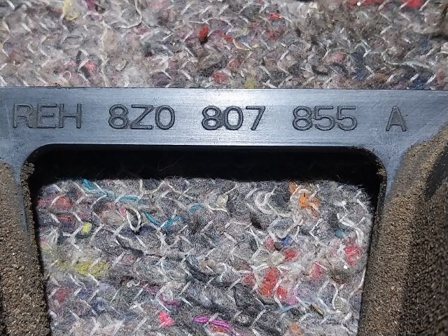 bontott AUDI A2 Hátsó középső Lökhárító Tartó (Műanyag)