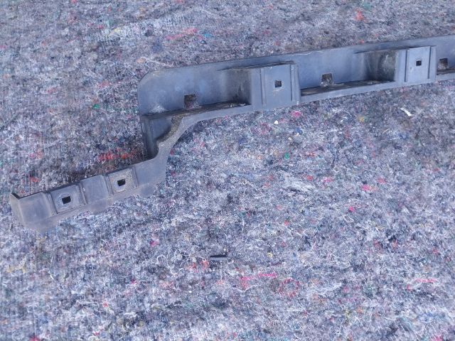 bontott AUDI A2 Hátsó középső Lökhárító Tartó (Műanyag)