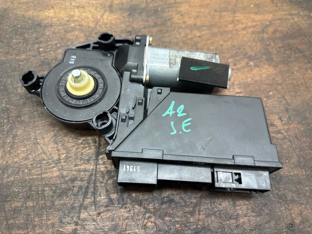 bontott AUDI A2 Jobb első Ablakemelő Motor