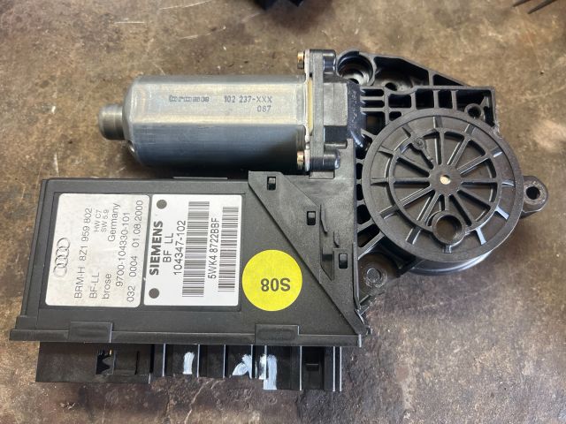 bontott AUDI A2 Jobb első Ablakemelő Motor