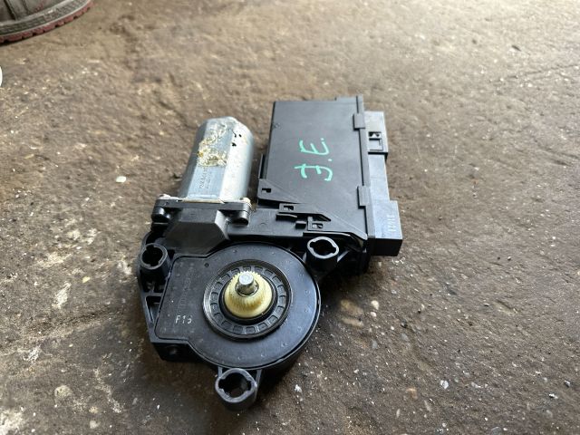 bontott AUDI A2 Jobb első Ablakemelő Motor