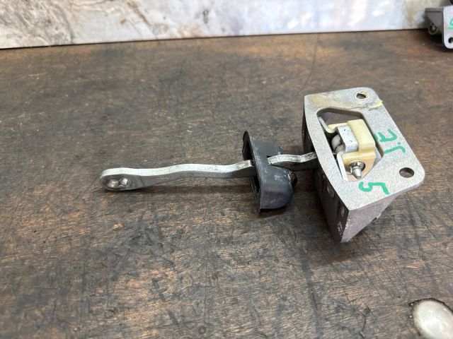 bontott AUDI A2 Jobb első Ajtóhatároló