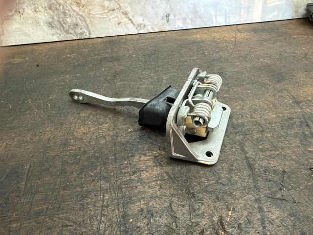 bontott AUDI A2 Jobb első Ajtóhatároló