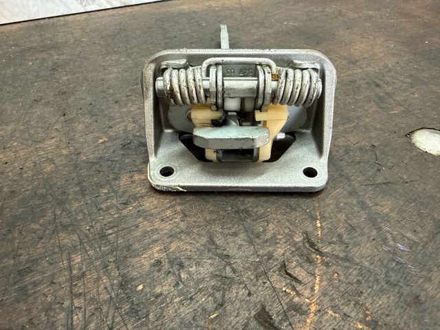 bontott AUDI A2 Jobb első Ajtóhatároló