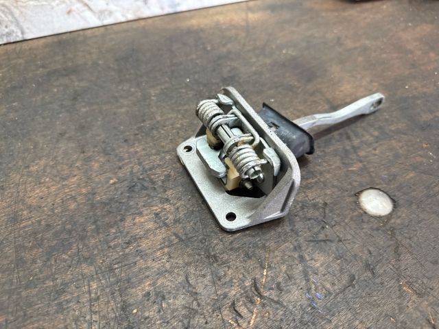 bontott AUDI A2 Jobb első Ajtóhatároló