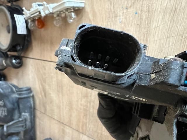 bontott AUDI A2 Jobb első Ajtózár